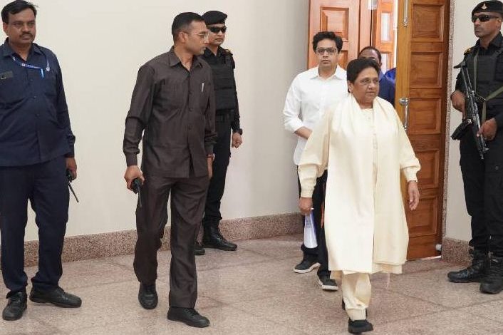 मायावती ने भतीजे को बनाया चीफ नेशनल को-ऑर्डिनेटर 1 मायावती ने भतीजे को बनाया चीफ नेशनल को ऑर्डिनेटर