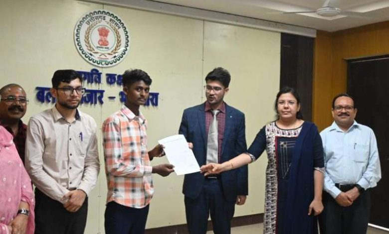 मुख्यमंत्री की घोषणाओं पर त्वरित अमल:मुख्यमंत्री विष्णुदेव साय के प्रवास ने बदल दी बल्दाकछार के टिकेश्वर की ज़िंदगी 1 मुख्यमंत्री की घोषणाओं पर त्वरित अमलमुख्यमंत्री विष्णुदेव साय के प्रवास