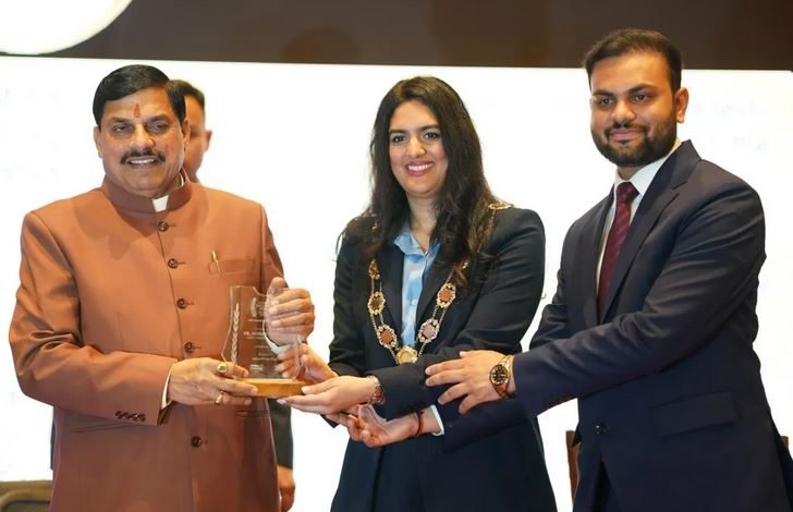 मेयर चुने जाने पर दी बधाई 1 मेयर चुने जाने पर दी बधाई