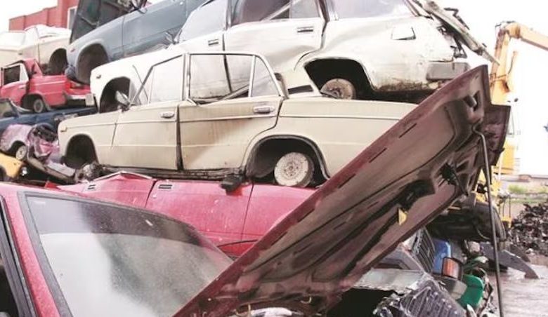 यूपी में पुराने और कबाड़ हो चुके वाहनों पर एक्शन, 23 वाहनों को सीज किया गया 1 यूपी में पुराने और कबाड़ हो चुके वाहनों पर एक्शन