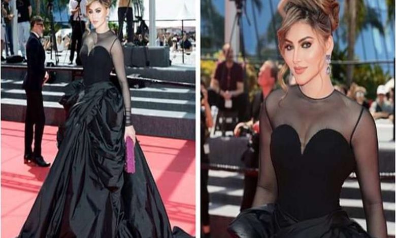 रेड कार्पेट पर उर्वशी रौतेला की बोल्ड ड्रेस में दिखी