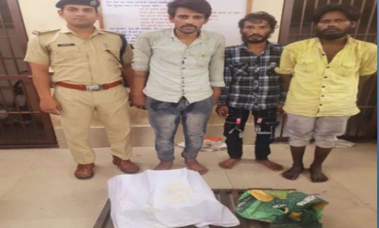 ल संपत्ति चोरी के दो आरोपी और एक कबाड़ी गिरफ्तार, आरपी(यू)पी एक्ट के तहत मामला दर् 1 ल संपत्ति चोरी के दो आरोपी और एक कबाड़ी गिरफ्तार