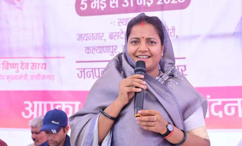 समस्याओं का त्वरित समाधान ही सुशासन की सच्ची पहचान: मंत्री लक्ष्मी राजवाड़े 1 समस्याओं का त्वरित समाधान ही सुशासन की सच्ची पहचान मंत्री