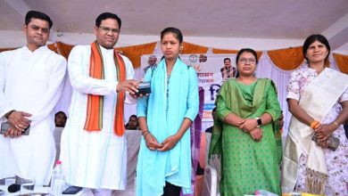 समाधान शिविर में चांदनी को मिला श्रवण यंत्र का सहारा
