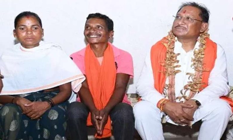 सुकमा के दूरस्थ गांव में अचानक पहुंचे CM सायमिली ₹16