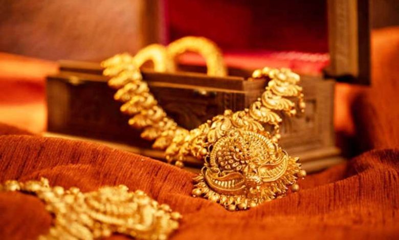 सोना ₹93000 के नीचे चांदी भी हुई सस्ती