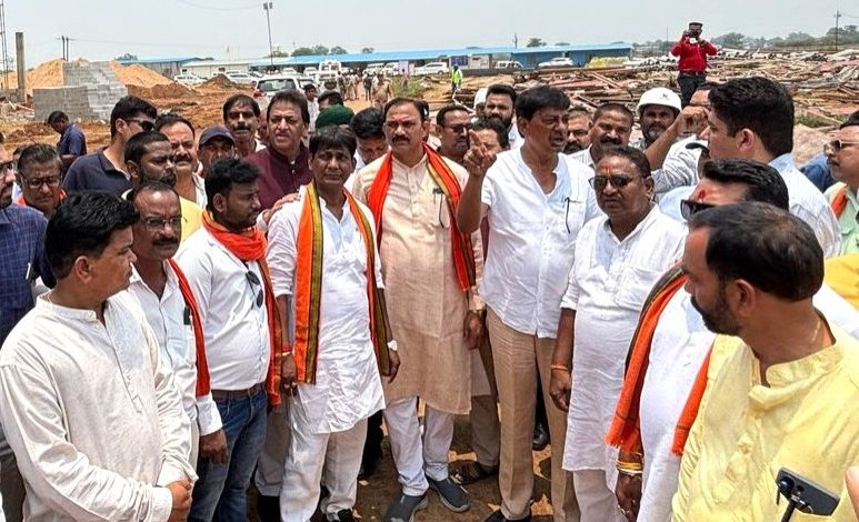 स्वास्थ्य मंत्री श्याम बिहारी जायसवाल ने महासमुंद में निर्माणाधीन मेडिकल