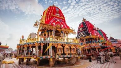 आस्था और उल्लास से गूंजे लखनऊ वाराणसी व प्रयागराज के