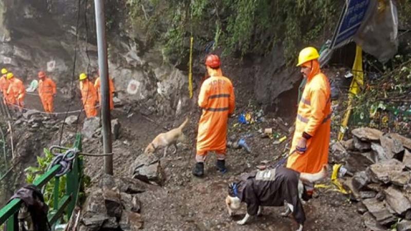 उत्तराखंड में भारी बारिश का रेड अलर्ट बादल फटने से