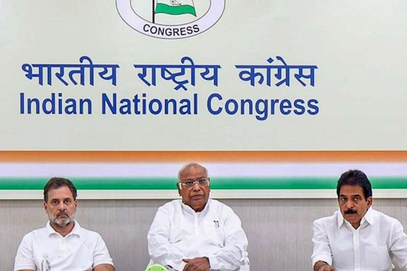 उपचुनाव में हार और आंतरिक कलह ने खड़े किए सवाल