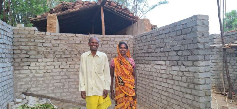 कच्चे मकानों की दीवार ही नहीं टूटीमुसीबते भी टूट कर