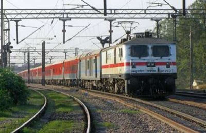 जबलपुर रायपुर के बीच नई इंटरसिटी एक्सप्रेस ट्रेन शुरू यात्रा में