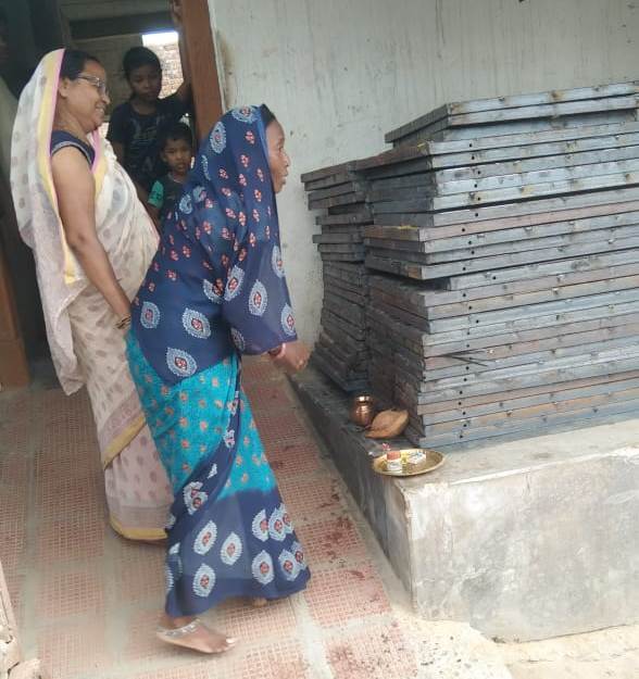 प्रधानमंत्री आवास योजना बनी ग्रामीण महिला समूहों की आजीविका का