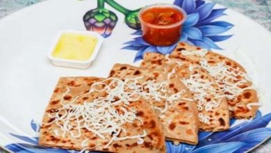 मिनटों में बनाएं चिली गार्लिक पनीर पराठा जानें आसान रेसिपी