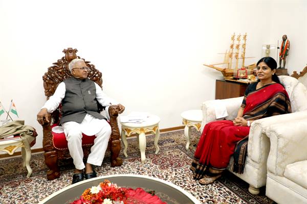 राज्यपाल पटेल से केन्द्रीय राज्यमंत्री पटेल ने की सौजन्य भेंट