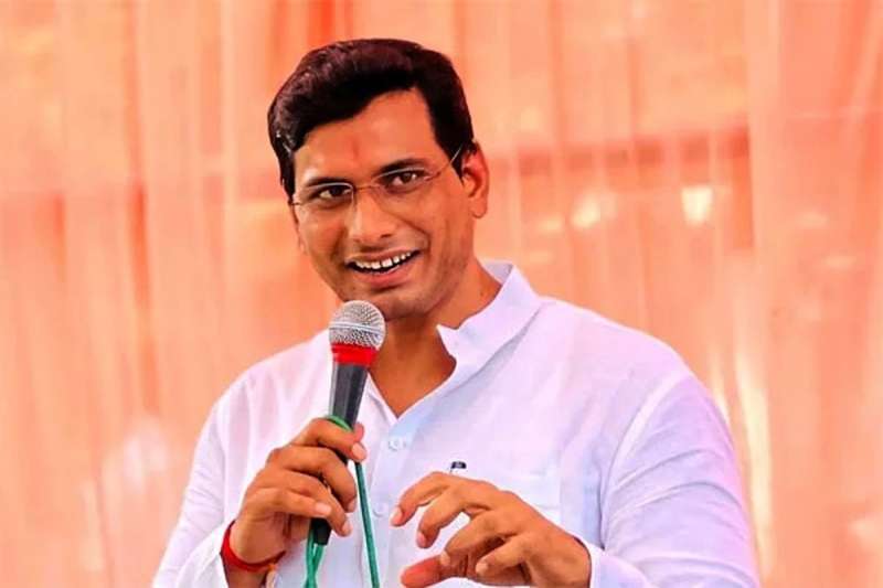 विधायक देवेंद्र यादव ने ₹25 लाख मुआवजे और दोषियों पर