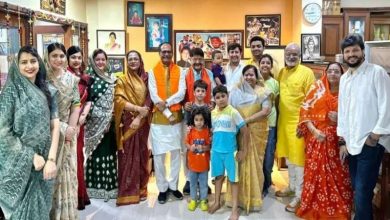 शोले का सीन रिक्रिएट एक ओर ठाकुर कैलाश दूसरी तरफ