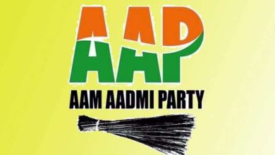 AAP को करारा झटका जीत के जश्न के बीच विधायक