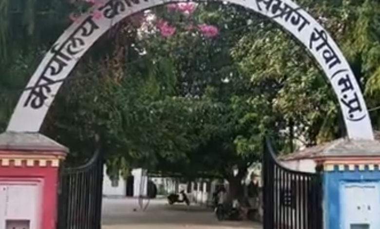 MP : फर्जी अनुकंपा नियुक्ति के मामले में जिला शिक्षा अधिकारी और योजना अधिकारी सस्पेंड 1 Screenshot 20250625 120809.Chrome28129