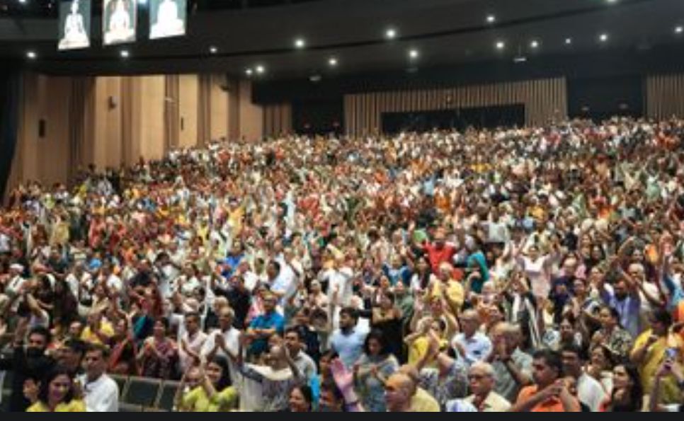 काशी में मोरारी बापू के चरणों में बैठे बाबा रामदेव:बोले-बापू की बुराई मुसलमान करे तो समझ आता है, सनातनी क्यों कर रहे 4 screenshot 20250623 1430362959515606428024655