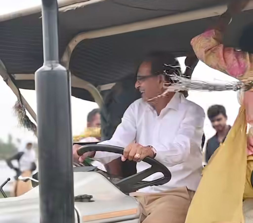 MP Politics: इंदौर में शिवराज-कैलाश की बंद कमरे में चर्चा, केंद्रीय राज्यमंत्री सावित्री बाहर इंतजार करती रहीं 2 screenshot 20250626 2206148337250202066831764