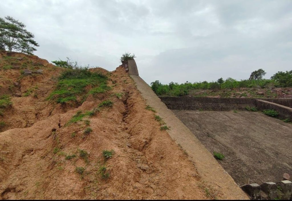 MP रायसेन: यहाँ जल गंगा संवर्धन अभियान की धज्जियाँ...दरक रहीं बांधों की दीवारें.. नाकारा अफसर भ्रष्टाचार में व्यस्त.. 3 screenshot 20250630 1643194739065755019526421