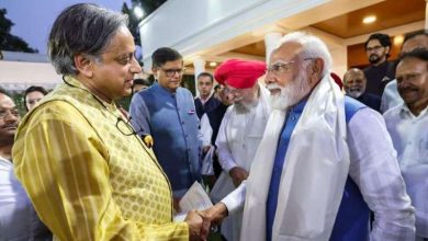 अरे ये क्या हुआपीएम मोदी से बंद कमरे में शशि