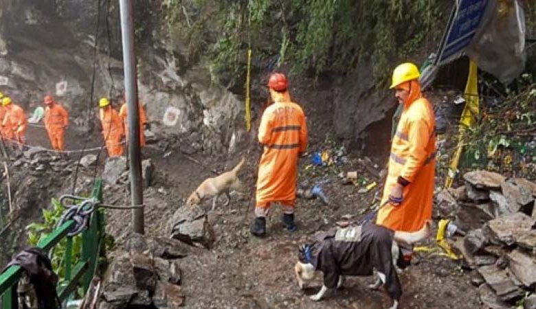 उत्तराखंड में भारी बारिश का रेड अलर्ट बादल फटने से