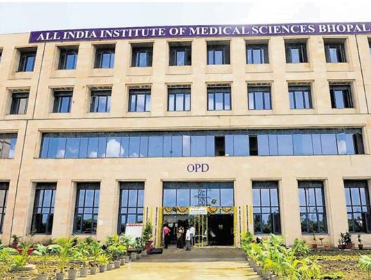 एम्स भोपाल में कैंसर मरीजों को जल्द मिलेगी दो बड़ी