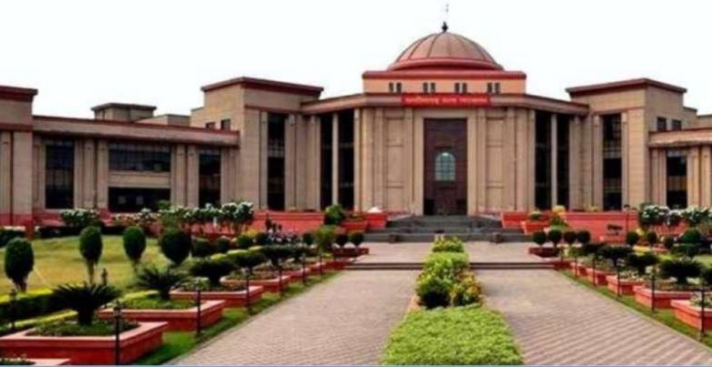 एसबीआई कर्मचारी को यौन उत्पीड़न मामले में मिली सजा बरकरार, हाईकोर्ट का फैसला 1 एसबीआई कर्मचारी को यौन उत्पीड़न मामले में मिली सजा बरकरार