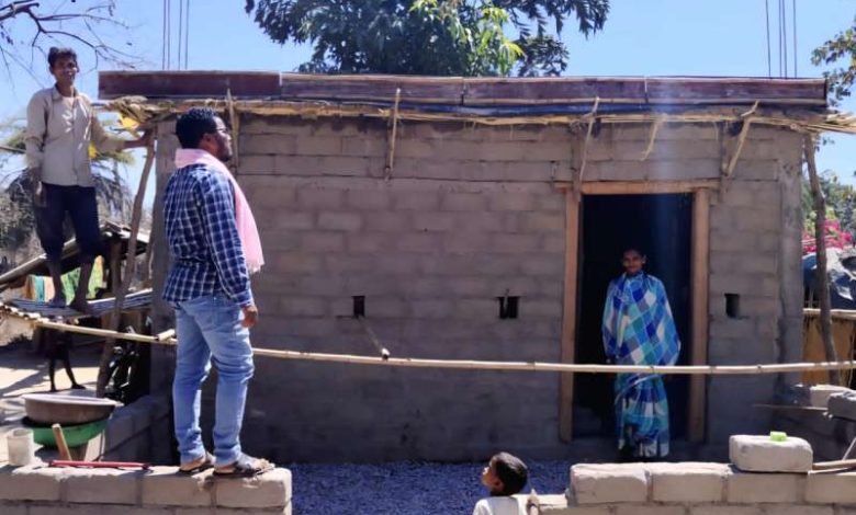 कोटरी नदी के उस पार दुर्गम इलाकों में भी पक्के