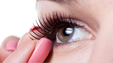 खूबसूरती के नाम पर खतरा Fake Eyelashes से जा सकती