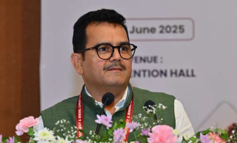 छत्तीसगढ़ की खनिज विविधता है देश की आर्थिक समृद्धि का आधार – खनिज सचिव पी. दयानंद 1 छत्तीसगढ़ की खनिज विविधता है देश की आर्थिक समृद्धि का