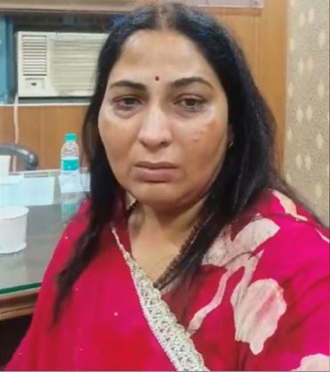 थाने में रो पड़ीं भाजपा महिला नेता पुलिस पर बदसलूकी