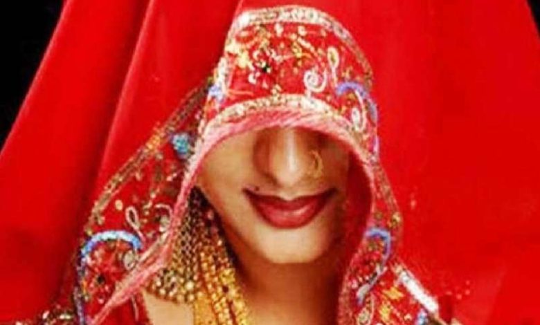 दुल्हन ने पति को 30 दिन में 4 बार मारने की कोशिश की, चौथी बार में मिली 'सफलता' 1 दुल्हन ने पति को 30 दिन में 4 बार मारने