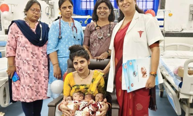 दो माह पूर्व जन्मे चारों प्रीमेच्योर शिशु पूरी तरह स्वस्थ, मां और शिशु डिस्चार्ज 1 दो माह पूर्व जन्मे चारों प्रीमेच्योर शिशु पूरी तरह स्वस्थ