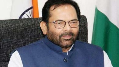 नकवी का कांग्रेस पर तंजउनकी कुंठा का कारण परिवार को