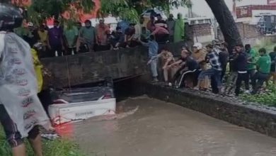 नहर में गिरी कार नवजात सहित चार की जान गई