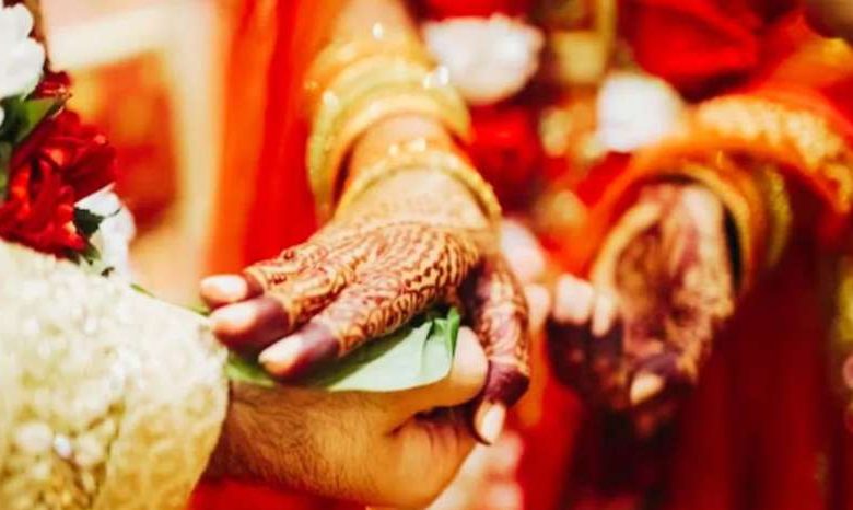 नौ साल के विवाह को तोड़कर प्रेमी के पास गई विवाहिता 1 नौ साल के विवाह को तोड़कर प्रेमी के पास गई