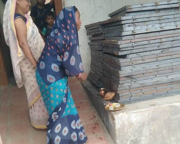 प्रधानमंत्री आवास योजना बनी ग्रामीण महिला समूहों की आजीविका का