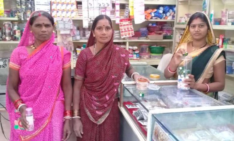 फैंसी स्टोर से सजे वेदकुमारी के सपने