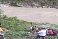 बदरीनाथ NH पर बड़ा सड़क हादसा अलकनंदा में समाई श्रद्धालुओं