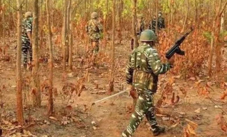 बसव राजू की मौत से कमजोर पड़ा माओवादी नेटवर्क, 1400 से अधिक नक्सलियों ने किया सरेंडर 1 बसव राजू की मौत से कमजोर पड़ा माओवादी नेटवर्क 1400