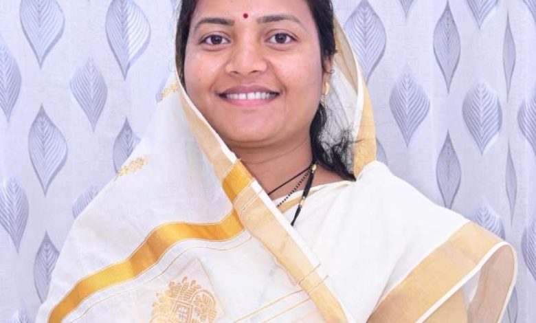 मंत्री लक्ष्मी राजवाड़े की पहल पर सूरजपुर में होंगे पुल और सड़क निर्माण, स्वीकृत हुए लगभग 48.72 करोड़ रुपए 1 मंत्री लक्ष्मी राजवाड़े की पहल पर सूरजपुर में होंगे पुल