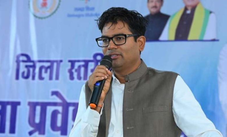 व्यवहारिक ज्ञान और जीवनोपयोगी स्किल्स ही सफलता की कुंजी: वित्त मंत्री चौधरी 1 व्यवहारिक ज्ञान और जीवनोपयोगी स्किल्स ही सफलता की कुंजी वित्त