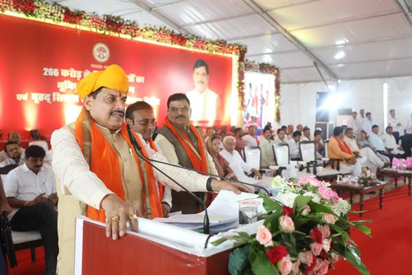 सीमा की रक्षा करने वाले जवानों और अन्न पैदा करने वाले किसानों के सम्मान के लिए काम कर रही है प्रदेश सरकार : मुख्यमंत्री डॉ. यादव 1 सीमा की रक्षा करने वाले जवानों और अन्न पैदा करने