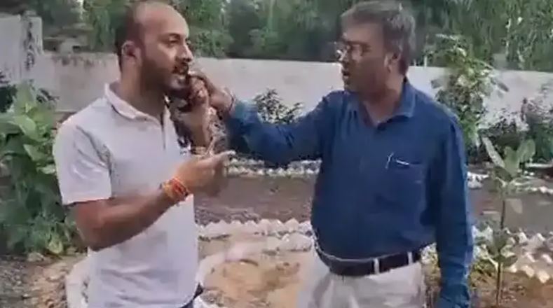 अतिक्रमण पर जेसीबी डॉक्टर बोले मुझे गाली दी तहसीलदार बोले