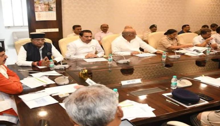 अतिवर्षा की स्थिति पर नजर रखें और जान माल के बचाव