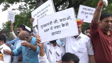 इंजेक्शन और नशे की पुड़िया लेकर पहुंचे विधायक सदन में