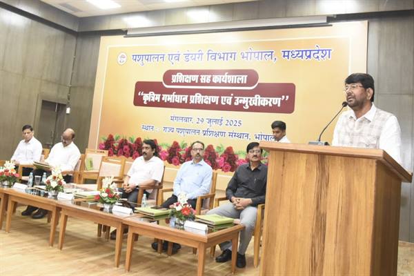देश की आर्थिक उन्नति में दुग्ध उत्पादन का महत्वपूर्ण योगदान : पशुपालन राज्य मंत्री पटेल 6 देश की आर्थिक उन्नति में दुग्ध उत्पादन का महत्वपूर्ण योगदान